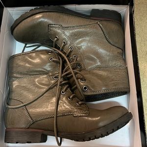 Brown Boot. Size 6. Brand New